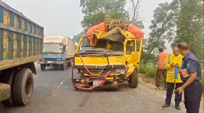 টাঙ্গাইলে দুই ট্রাকের সংঘর্ষে নিহত ২